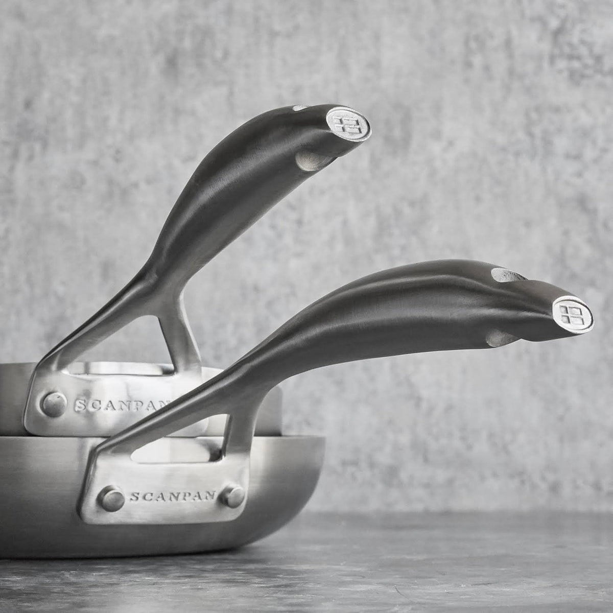 Sauté Pan with Lid 3 qt. D2189