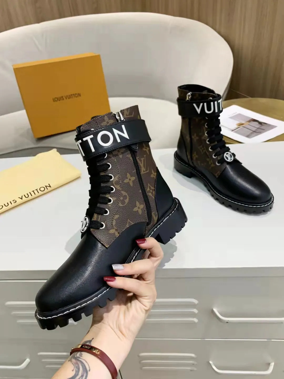 Women Boots A742