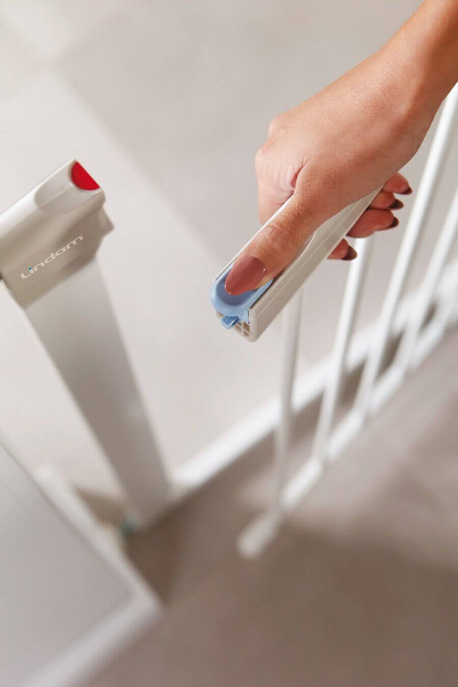 White Pressure Fit Safety Gate P499
