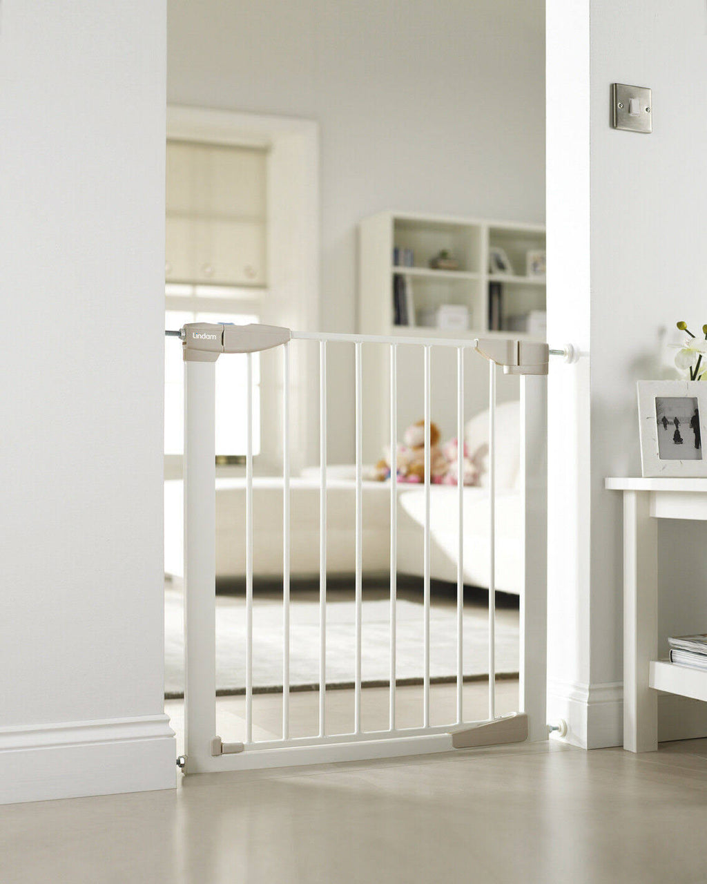 White Pressure Fit Safety Gate P499