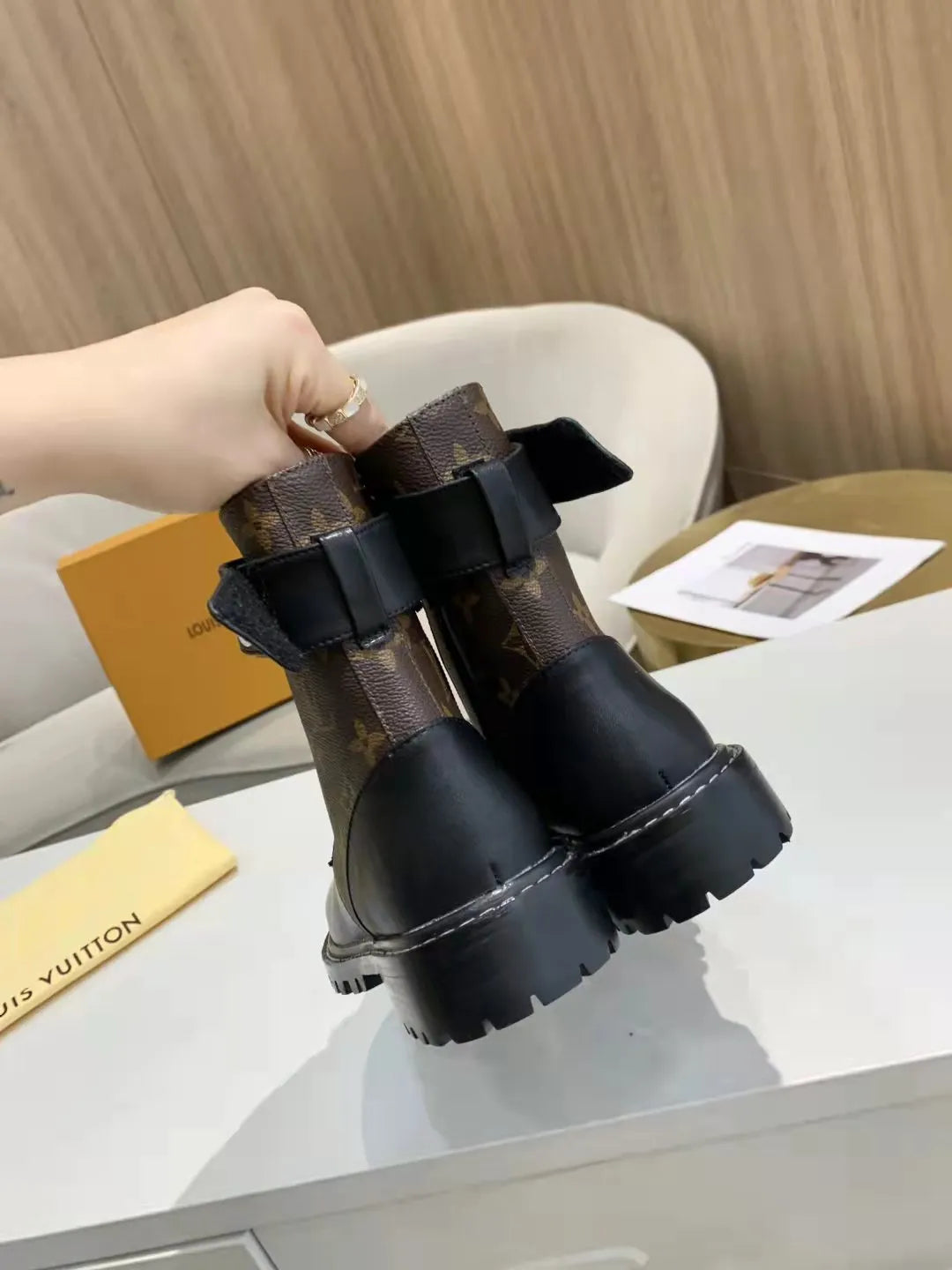 Women Boots A742