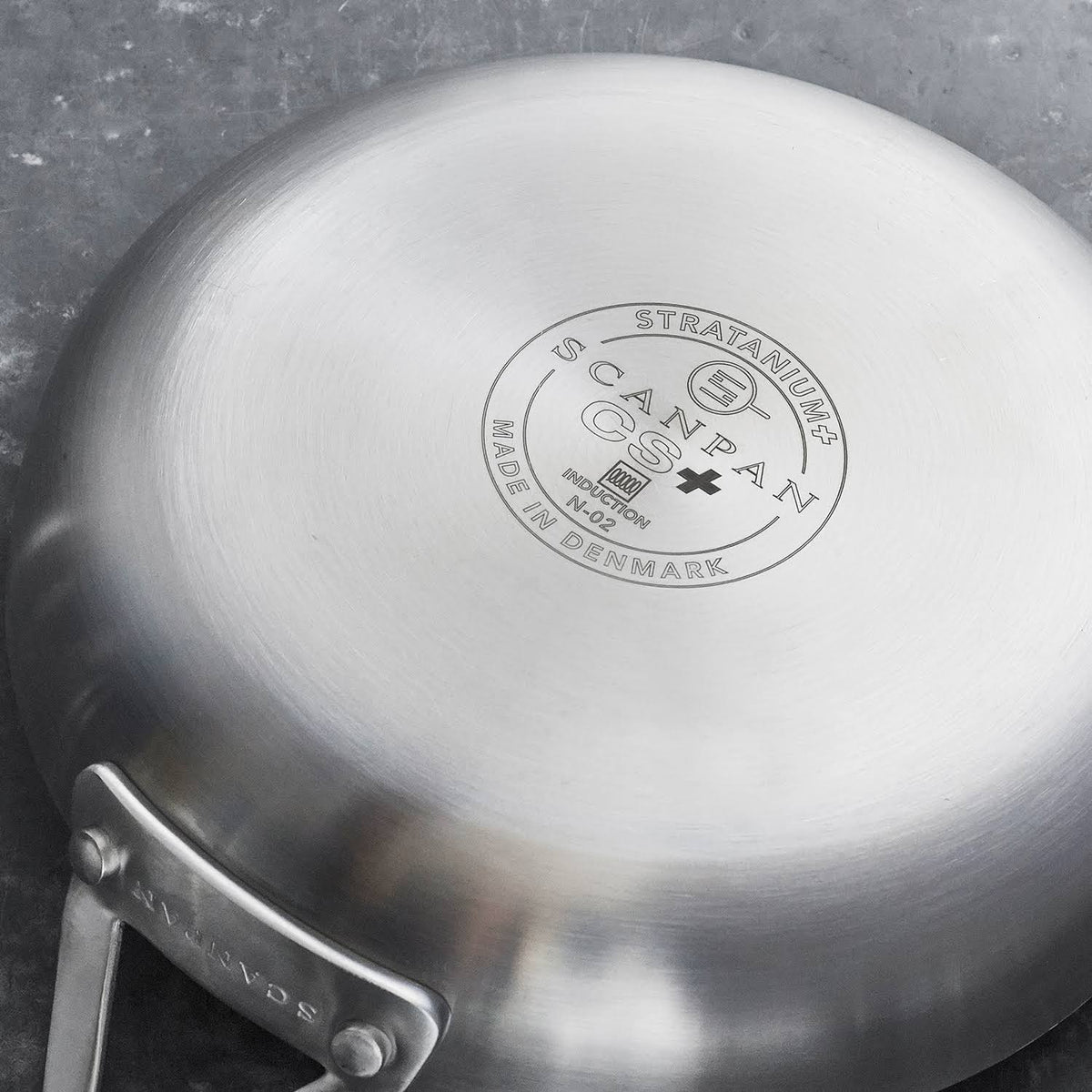 Sauté Pan with Lid 3 qt. D2189