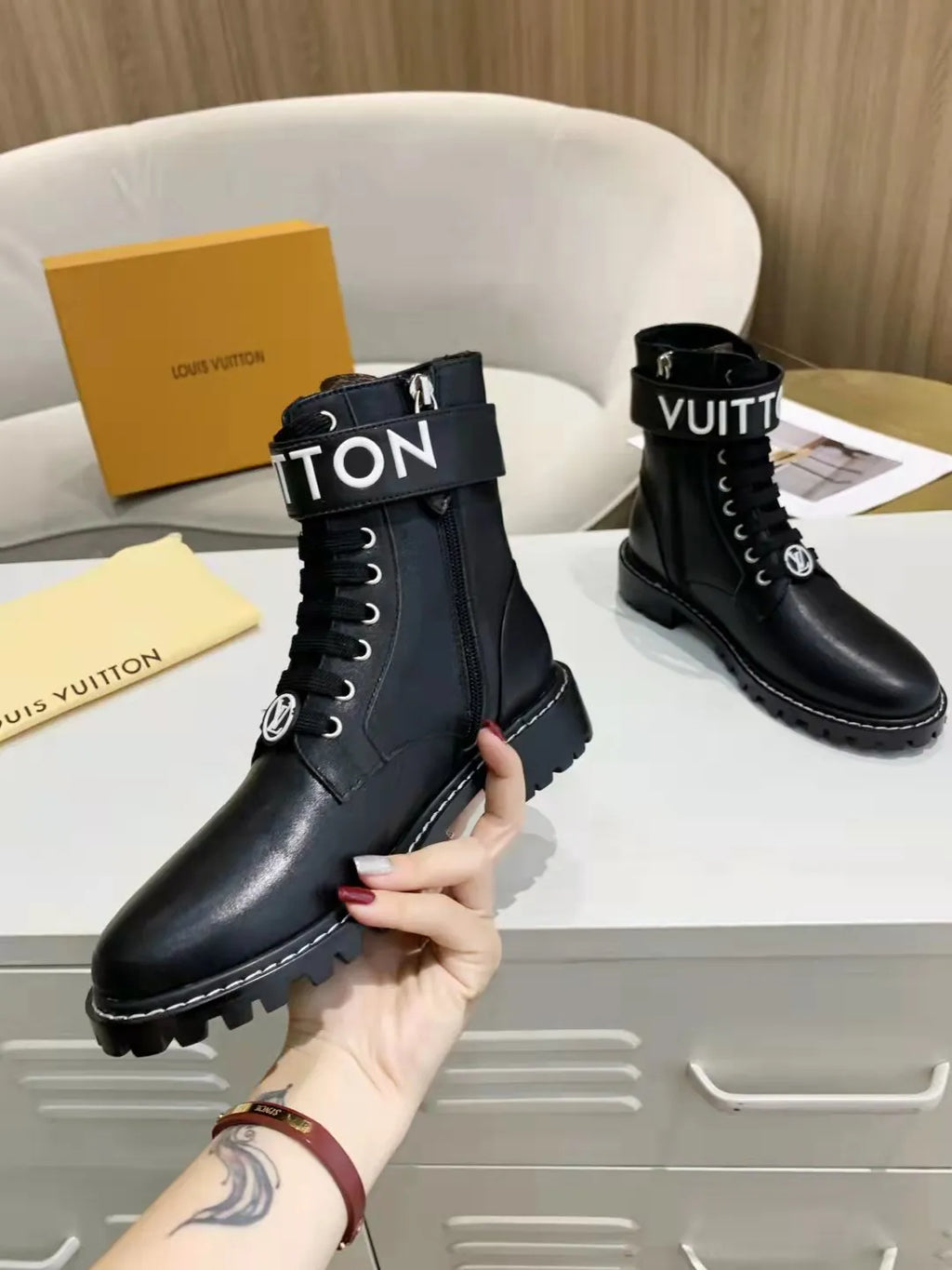 Women Boots A742