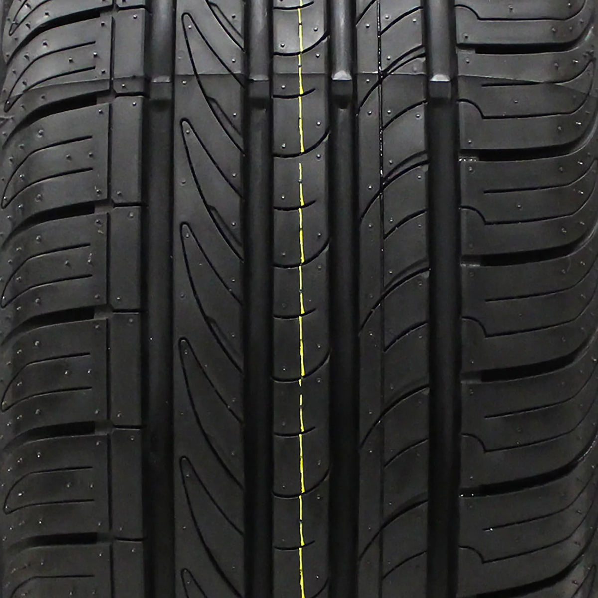 225/70R16 103T Passenger Tire Y933