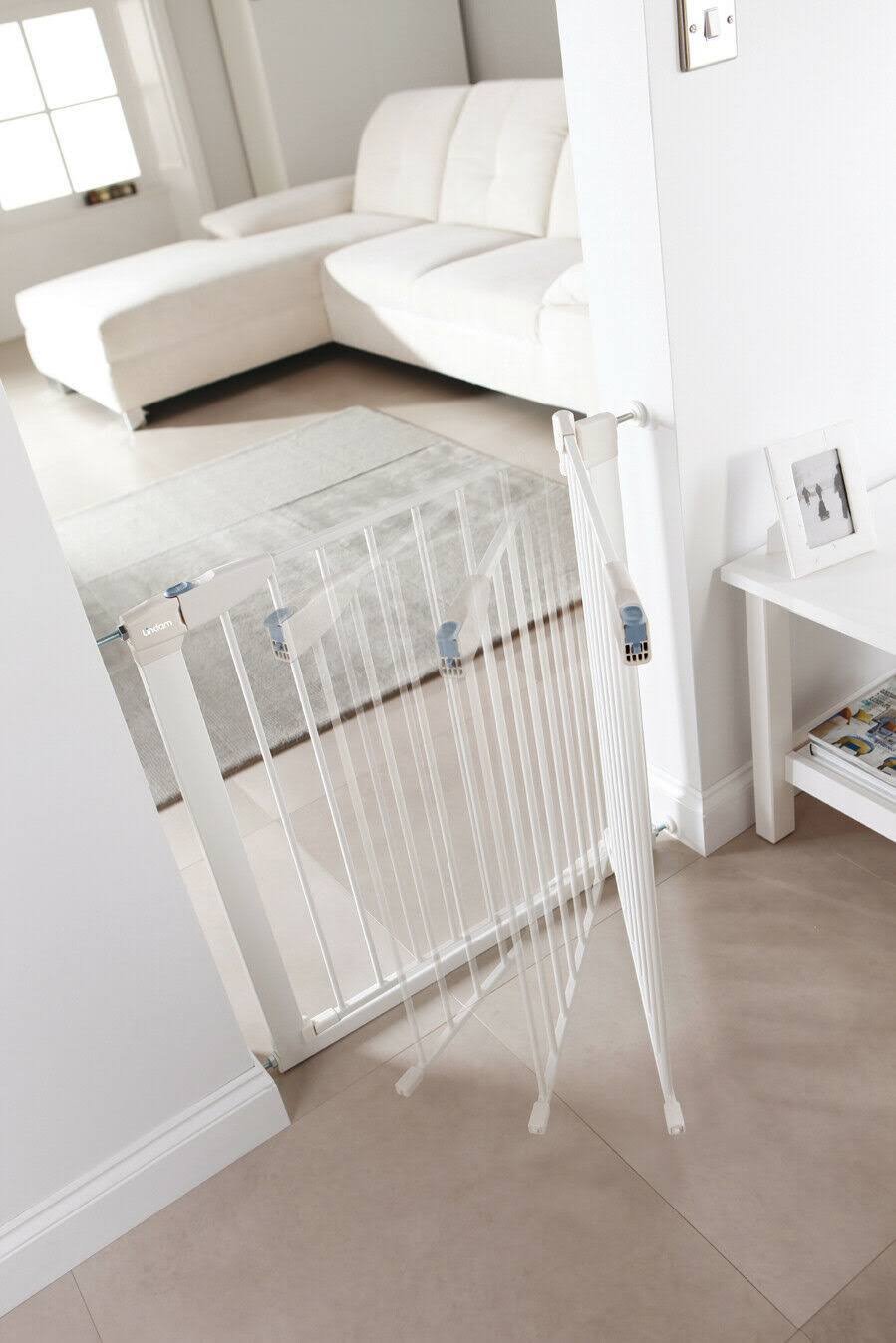 White Pressure Fit Safety Gate P499