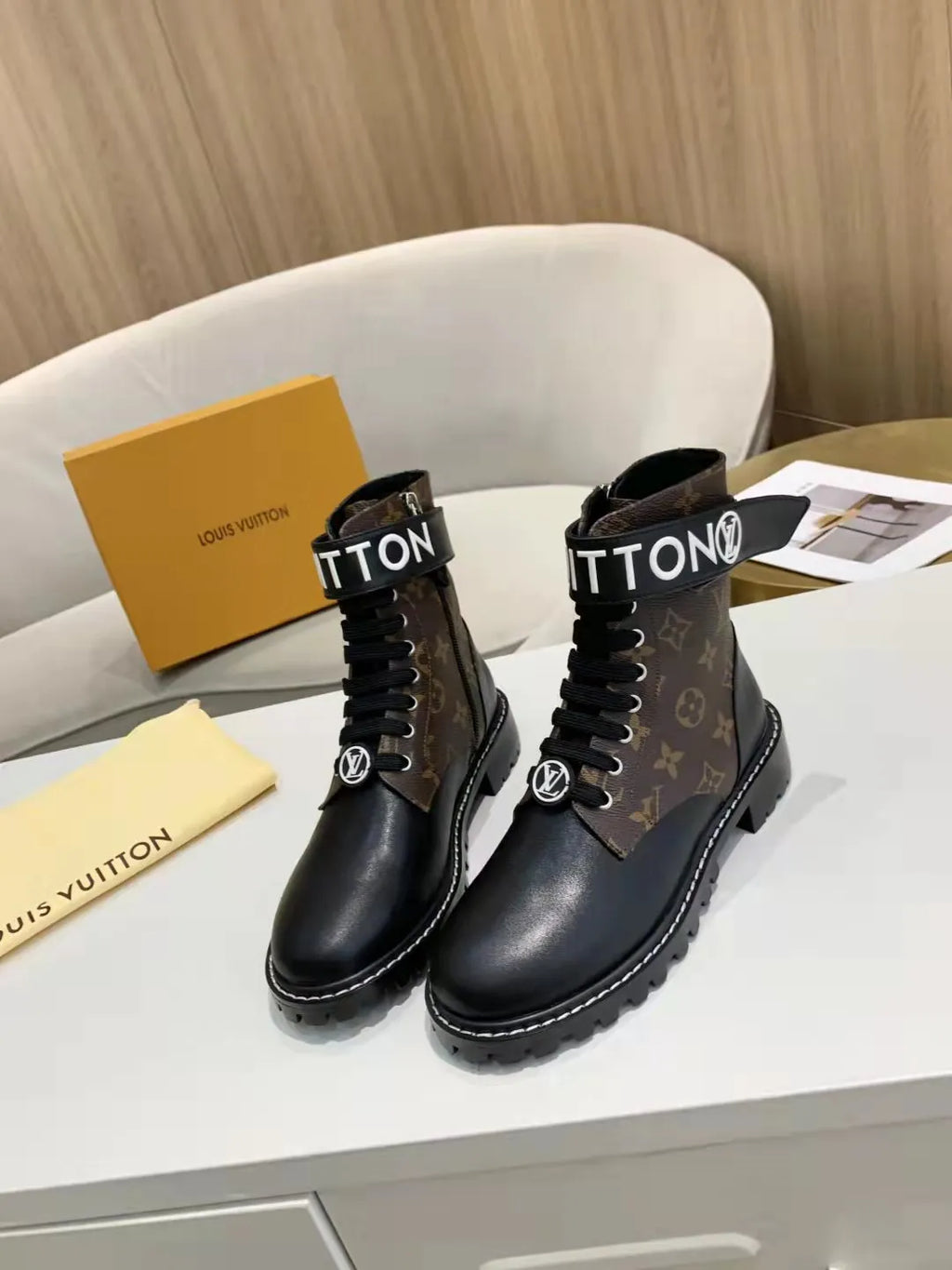 Women Boots A742