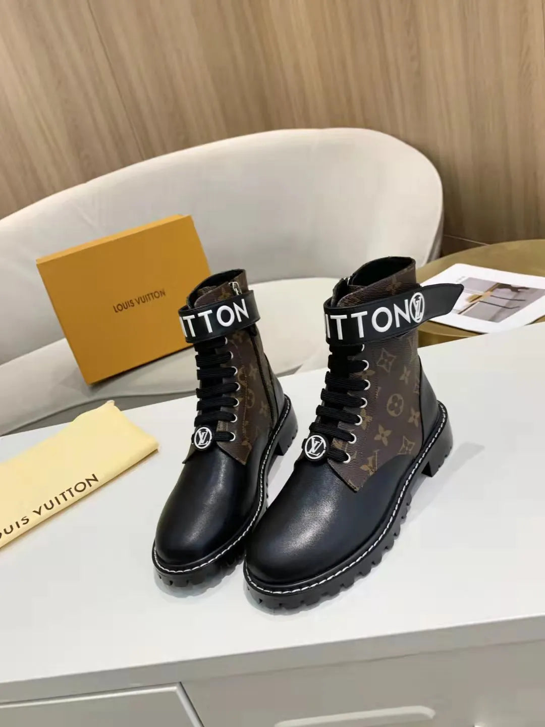Women Boots A742